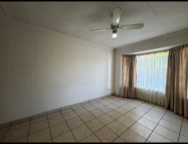 3 BEDROOM HOUSE FOR SALE IN HUNTINGDON